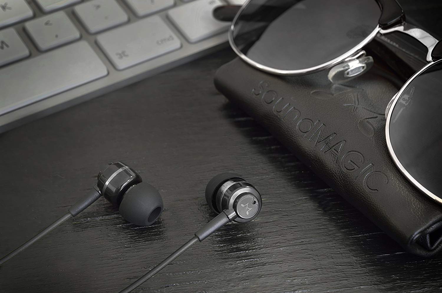Soundmagic ES18 หูฟัง In-Ear Noise Isolating สีดำ ของแท้ ประกันศูนย์ 1ปี (Black)
